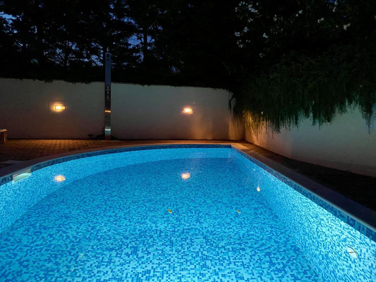 Private Pool And Mediterranean Garden Apt Mia Šilo Esterno foto